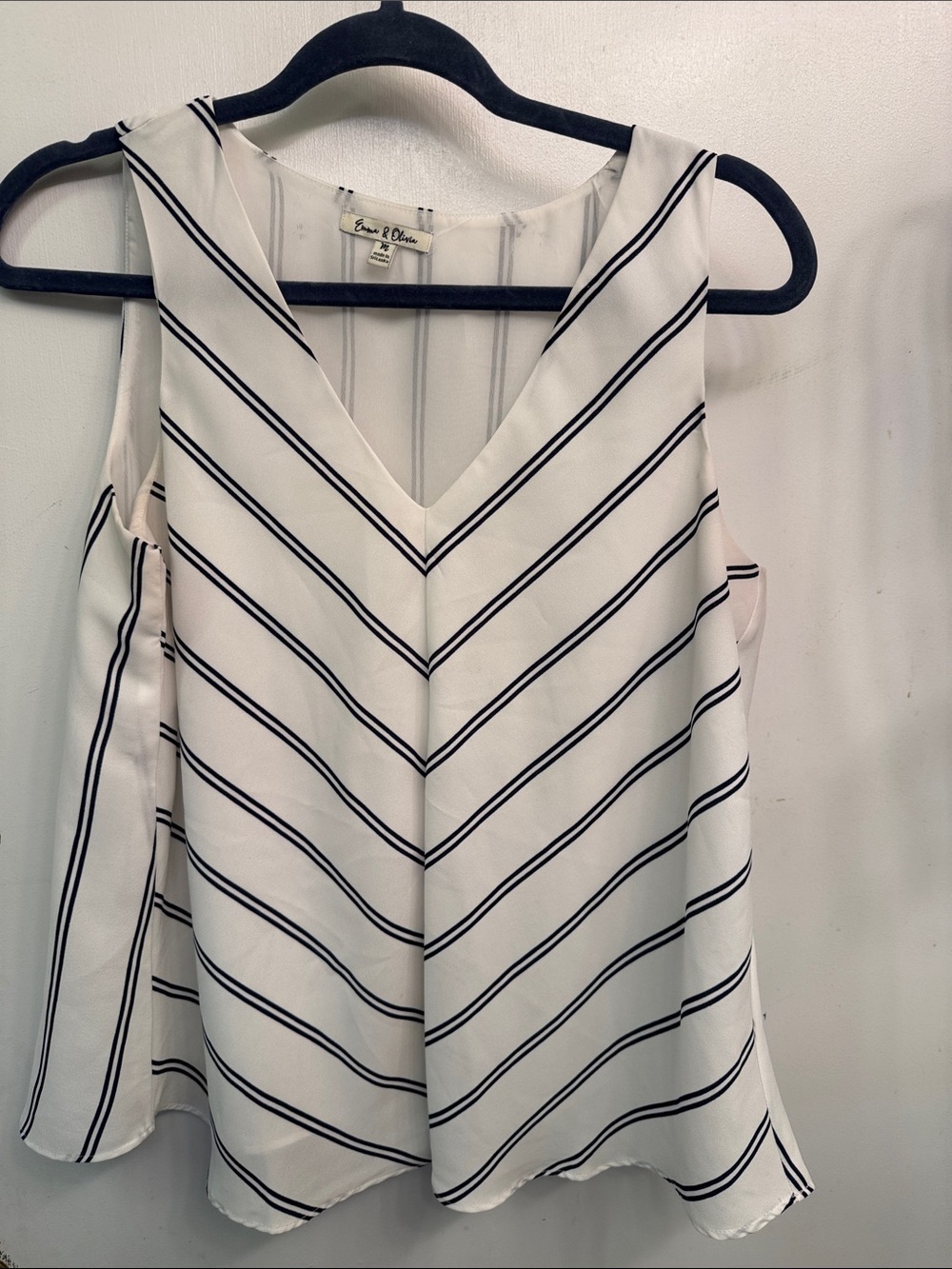 Emma & Olivia White Striped V-Neck Sleeveless Top